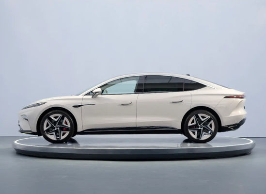Φεϊφάν F7 Ηλεκτρικό Αυτοκίνητο Λούξυ Hatchback Sedan 666KM Διάστημα