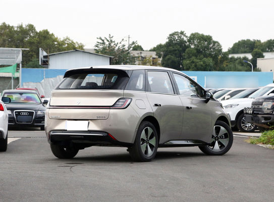BaoJun Clouds Ev Ένα Hatchback Μικρό Ηλεκτρικό Σεντάν Με Ακτίνα 360-460KM