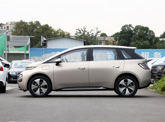 BaoJun Clouds Ev Ένα Hatchback Μικρό Ηλεκτρικό Σεντάν Με Ακτίνα 360-460KM