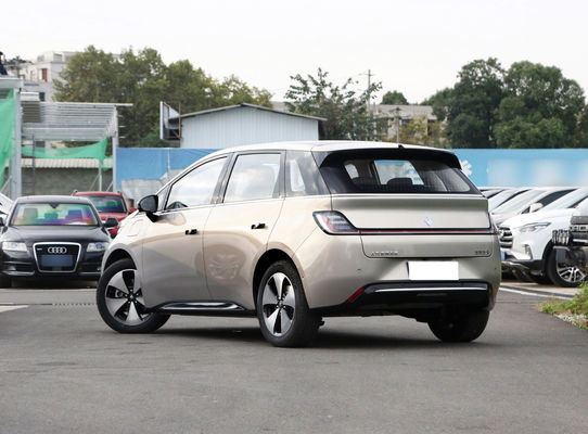 BaoJun Clouds Ev Ένα Hatchback Μικρό Ηλεκτρικό Σεντάν Με Ακτίνα 360-460KM