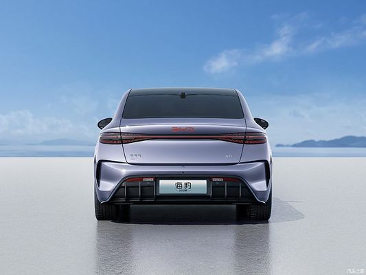 Το BYD 2025 Seal, ένα καθαρά ηλεκτρικό σεντάν με αυτονομία έως 650 χλμ, ένα νέο έξυπνο σύστημα οδήγησης και την καλύτερη σχέση ποιότητας και κόστους μεσαίου μεγέθους ηλεκτρικό σεντάν.