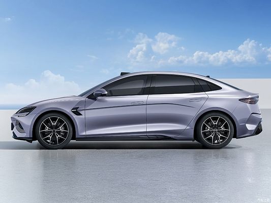 Το BYD 2025 Seal, ένα καθαρά ηλεκτρικό σεντάν με αυτονομία έως 650 χλμ, ένα νέο έξυπνο σύστημα οδήγησης και την καλύτερη σχέση ποιότητας και κόστους μεσαίου μεγέθους ηλεκτρικό σεντάν.