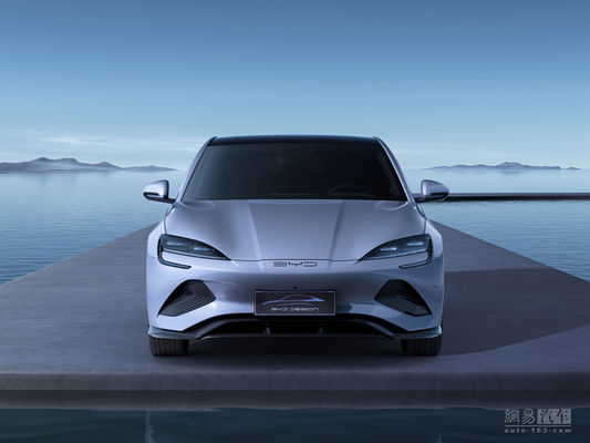 Το BYD 2025 Seal, ένα καθαρά ηλεκτρικό σεντάν με αυτονομία έως 650 χλμ, ένα νέο έξυπνο σύστημα οδήγησης και την καλύτερη σχέση ποιότητας και κόστους μεσαίου μεγέθους ηλεκτρικό σεντάν.