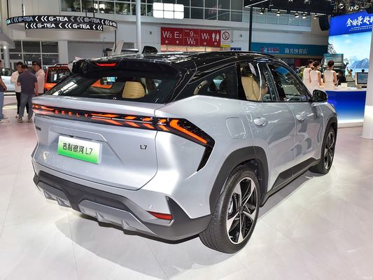 Το Geely Galaxy L7, που τροφοδοτείται από κινητήρες 1.5L και 1.5T, με συνδυασμένη αυτονομία 1.370 χλμ. και καθαρά ηλεκτρική αυτονομία 115 χλμ. είναι ένα οικονομικά αποδοτικό plug-in υβριδικό SUV.