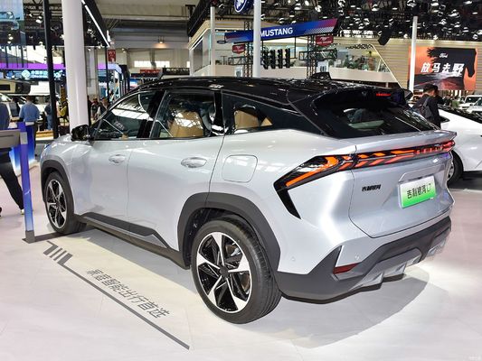 Το Geely Galaxy L7, που τροφοδοτείται από κινητήρες 1.5L και 1.5T, με συνδυασμένη αυτονομία 1.370 χλμ. και καθαρά ηλεκτρική αυτονομία 115 χλμ. είναι ένα οικονομικά αποδοτικό plug-in υβριδικό SUV.